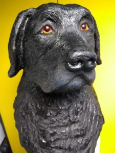 Houten beeld hond
