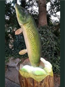 Houten beeld Snoek